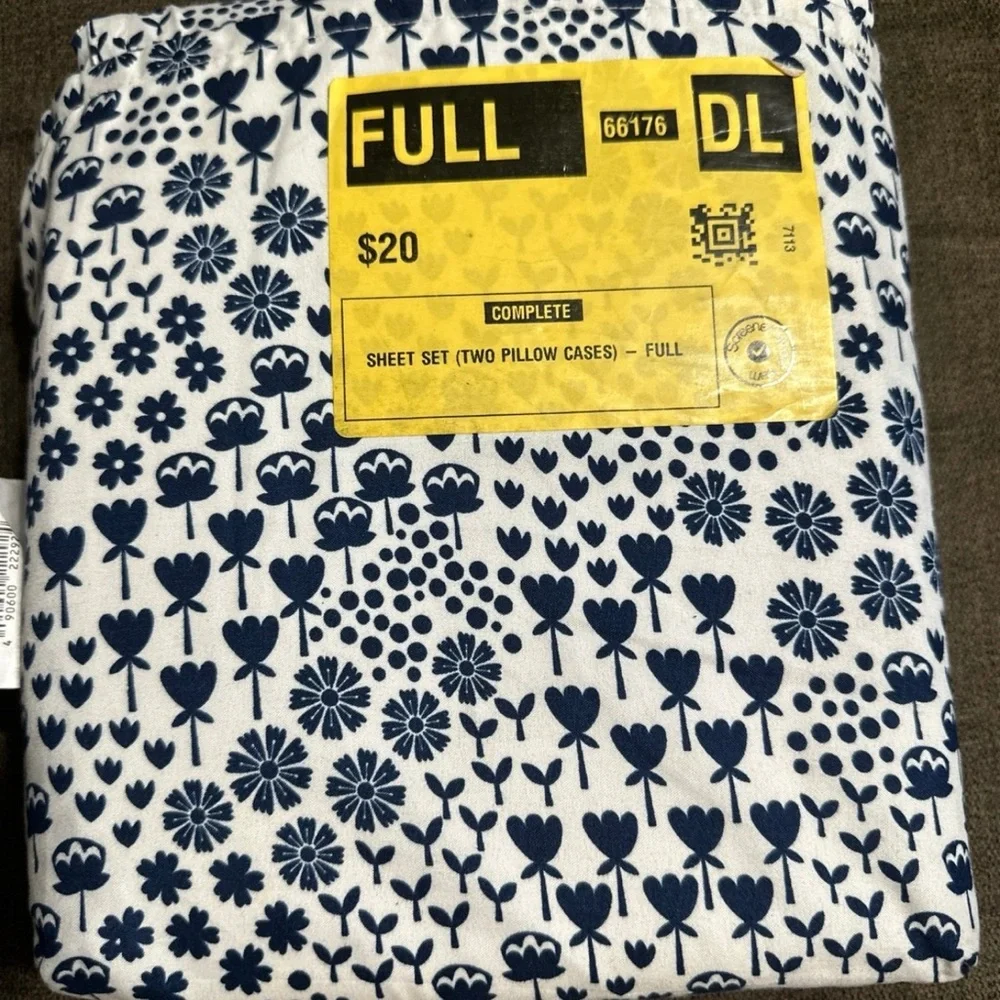 Pillowfort Floral Printed White & Blue Sheet Set - FULL - Picture 1 of 2